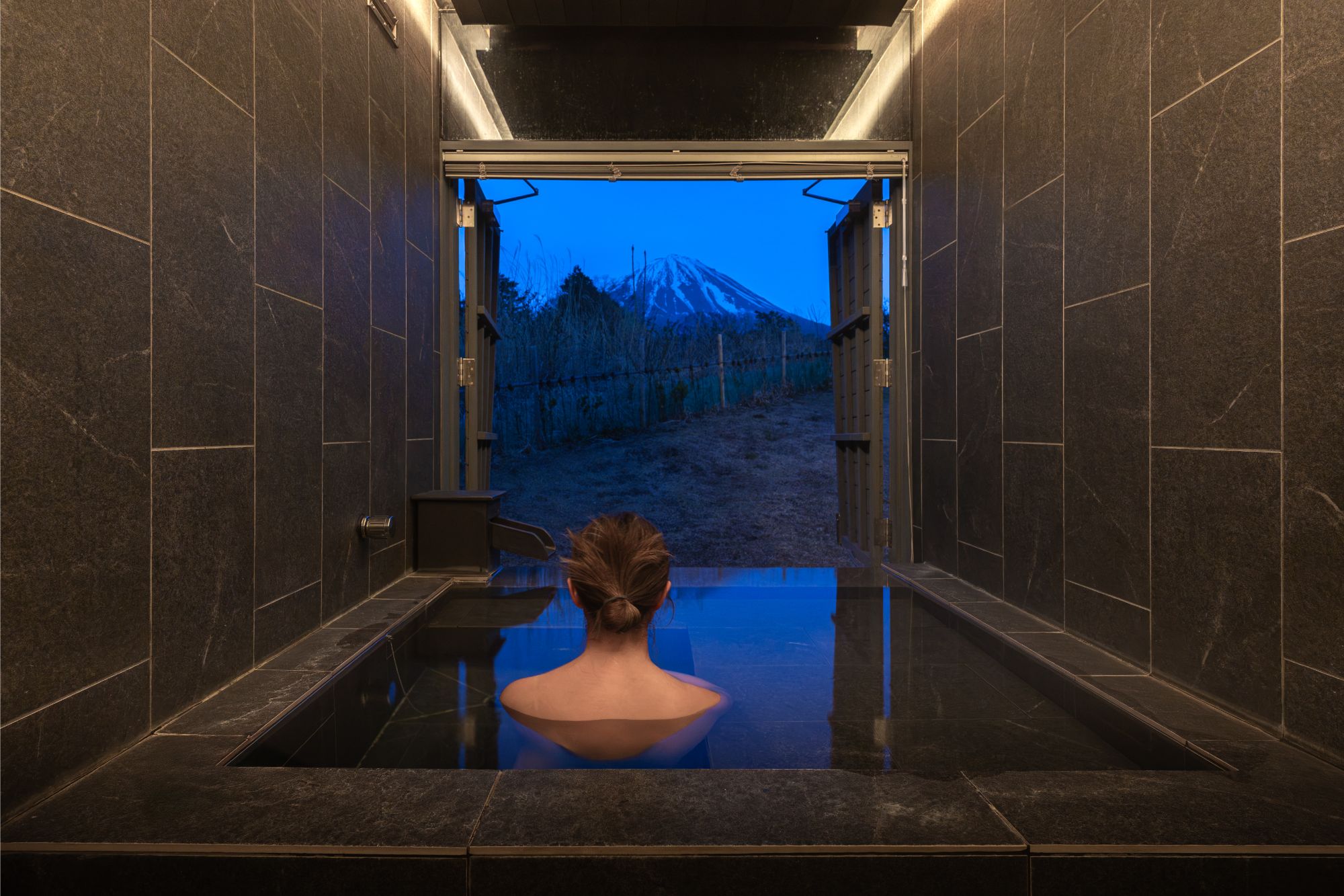 A sauna and cold plunge bath in a guest room with a view of Mt. Fuji